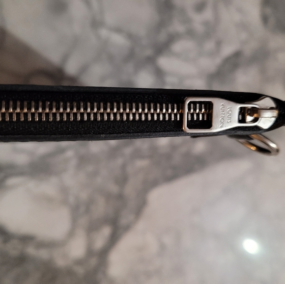 SOLD Neverfull Pouch with Inclusions- Epi Noir - Picture 11 of 16